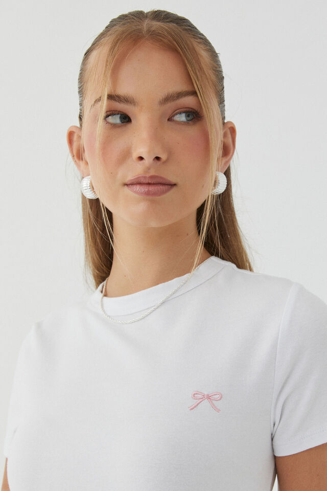 Court Graphic Fitted Tee, WHITE/BOW