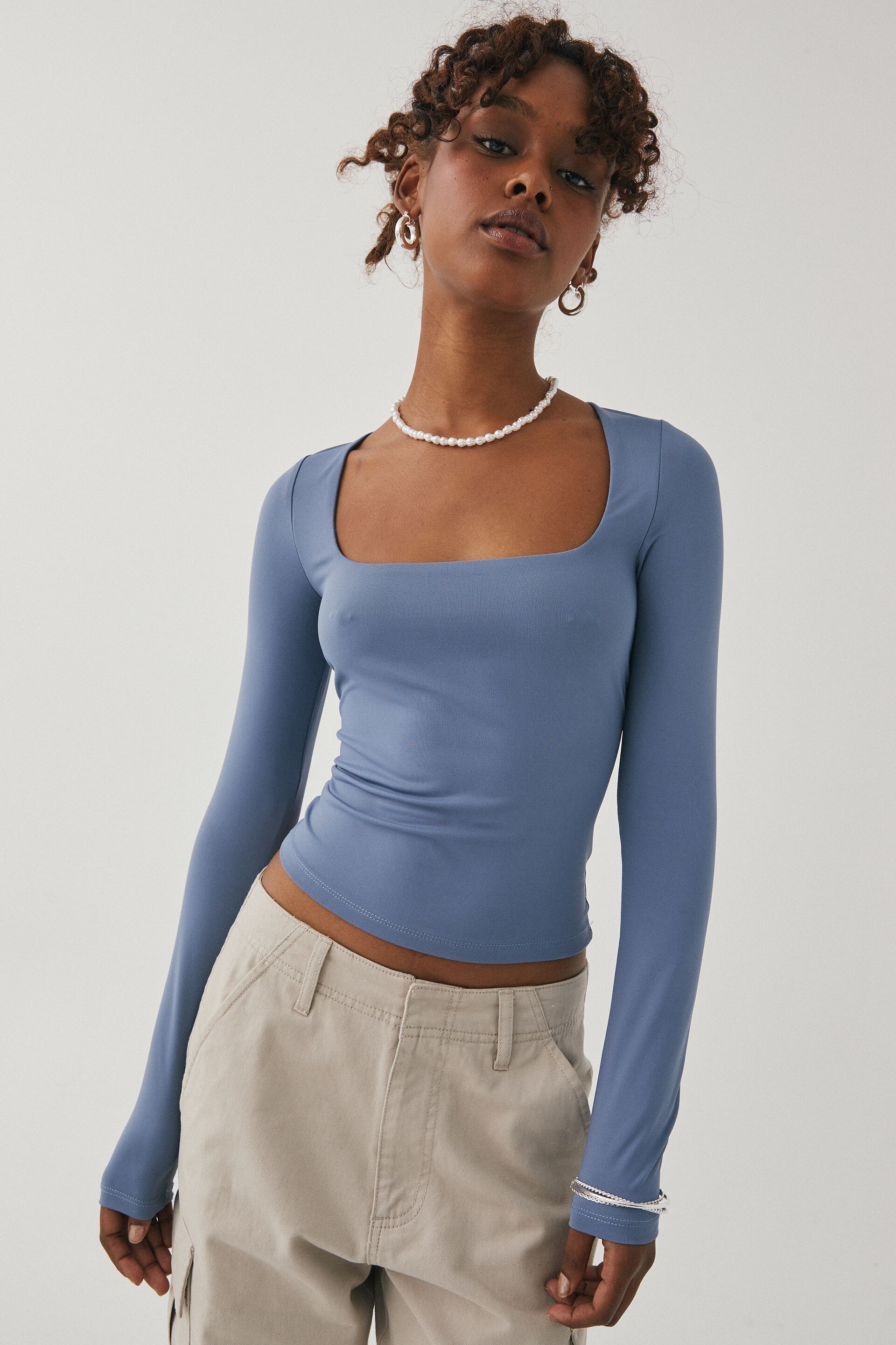 Scoop outlet neck blouse